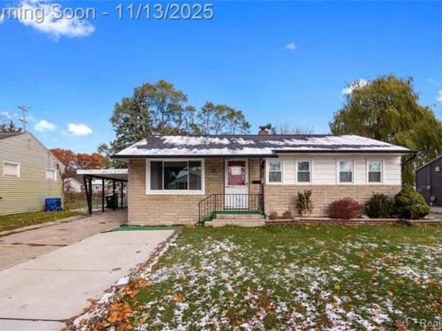 House for sale in Fenton, Michigan