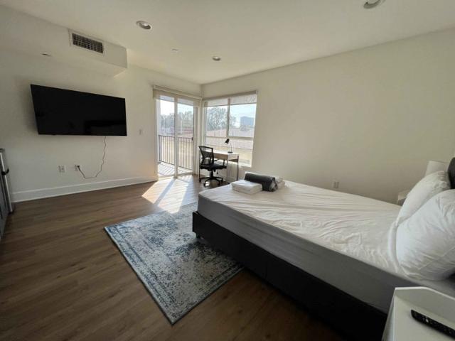 Room for rent in Canoga Park, California