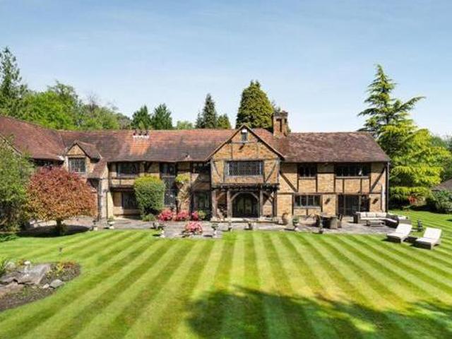 House for sale in Heol-las, Surrey