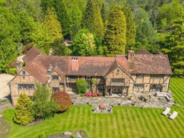 House for sale in Heol-las, Surrey