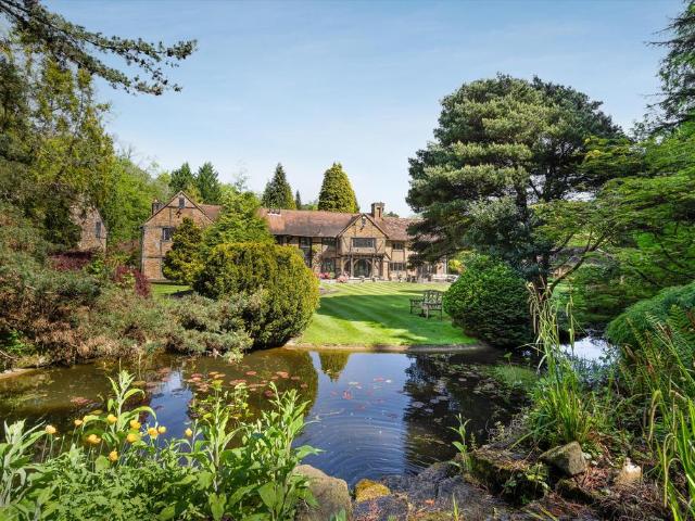 House for rent in Heol-las, Surrey