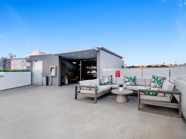 Apartment for rent in Canoga Park, California