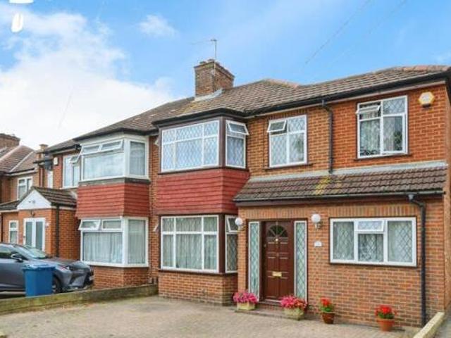 House for sale in Little Stanmore, Greater London