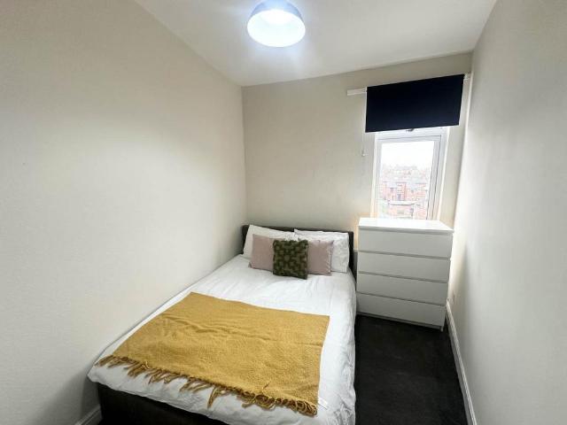 House for rent in Kirkstall Industrial Park, Leeds