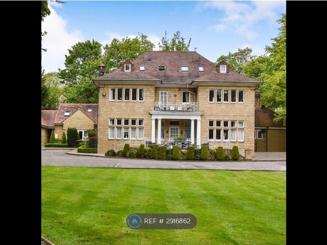 Apartment for rent in Oakwood, West Yorkshire