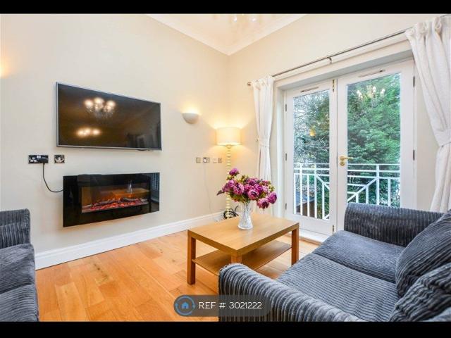 Room for rent in Oakwood, West Yorkshire