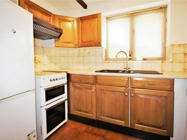 Apartment for rent in Row Town, Surrey
