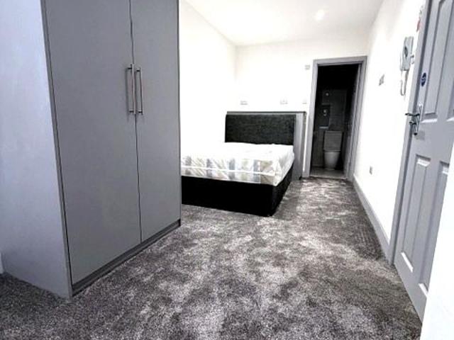Studio for rent in Slough