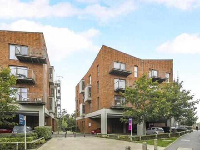 House for rent in Surrey