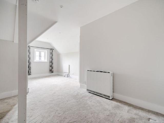Apartment for rent in Fole, Surrey
