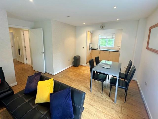 Apartment for rent in Blackhills, Surrey