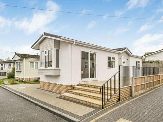 House for sale in Addlestone, Runnymede