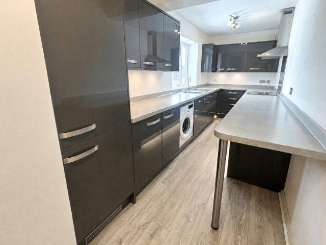 Apartment for rent in Weybridge, Elmbridge