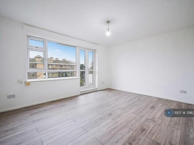 Apartment for rent in Southfields, Greater London
