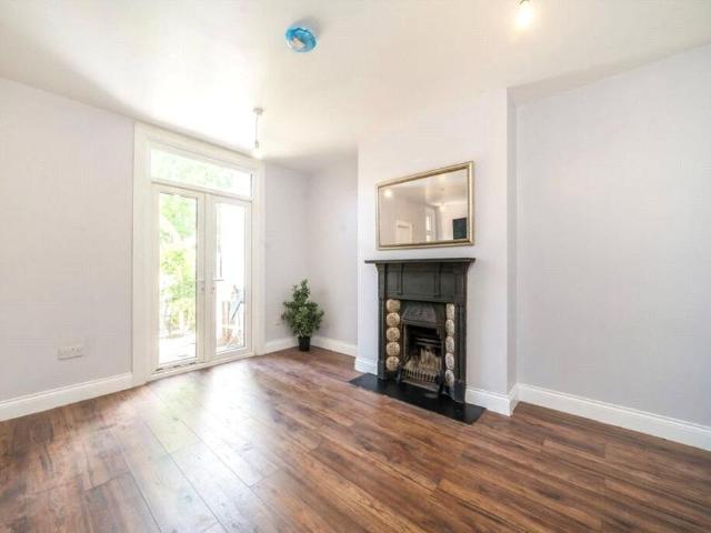 House for rent in London Borough of Ealing, Greater London
