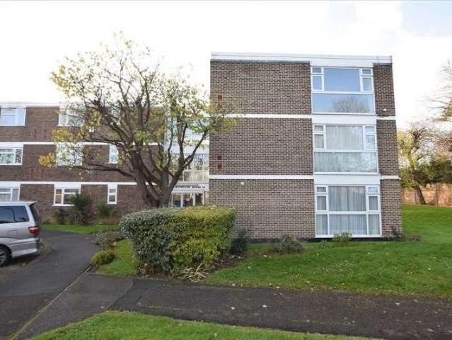 Apartment for rent in Edgware, Canons Park