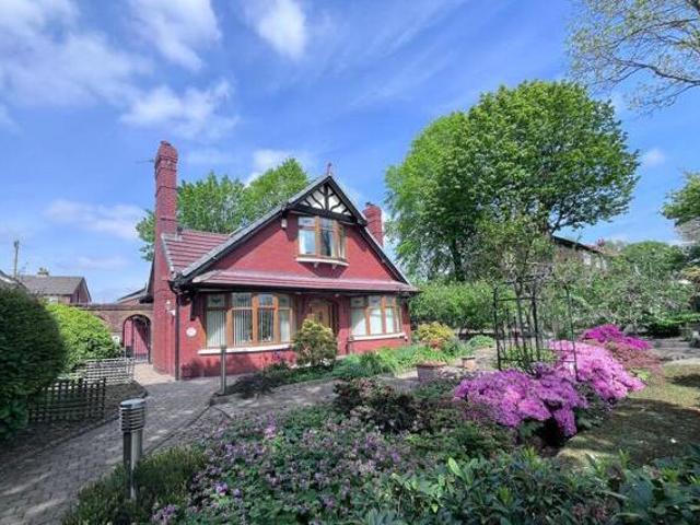 House for sale in Ashton-under-Lyne, Tameside