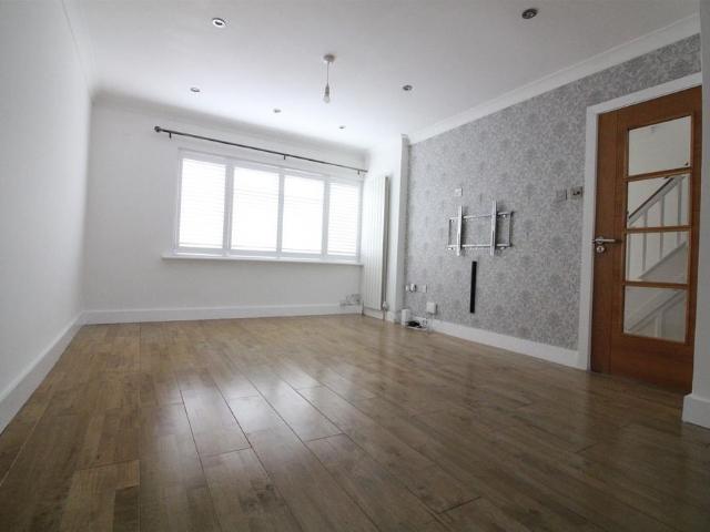 Apartment for rent in Charville, Greater London