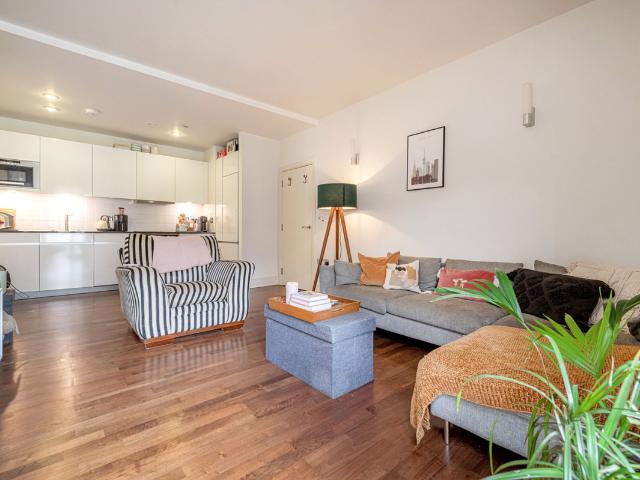 Apartment for rent in Lyons, Greater London