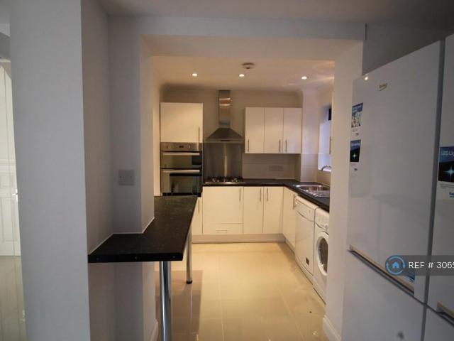 House for rent in Bellfields, Guildford