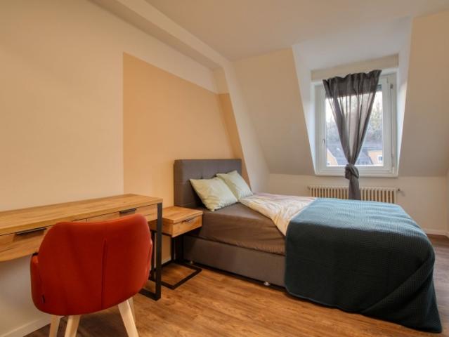 Zimmer mieten in Einigen, Zürich