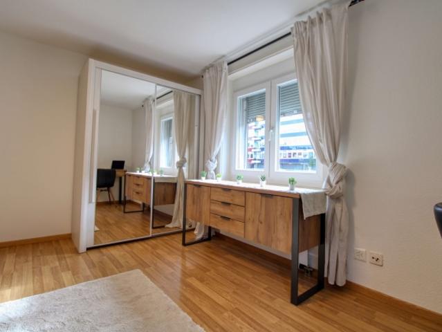 Zimmer mieten in Einigen, Zürich