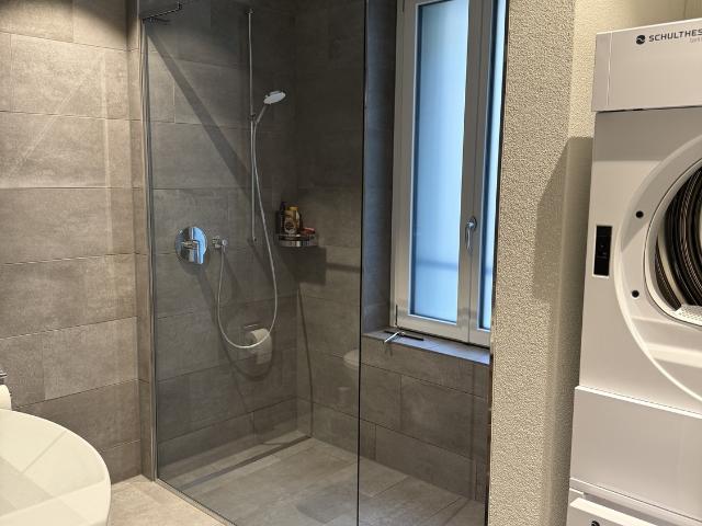 Zimmer mieten in Einigen, Zürich
