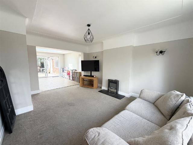 House for rent in Hockerley, Charlesworth