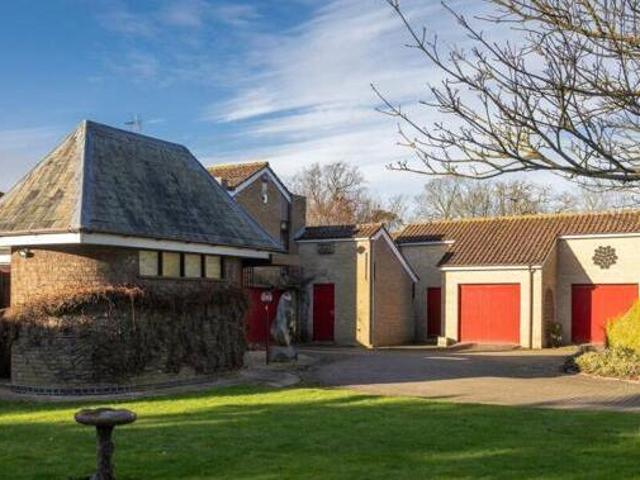 House for sale in Clay Lake, South Holland
