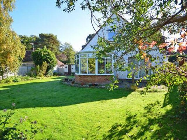 House for sale in Heol-las, Surrey