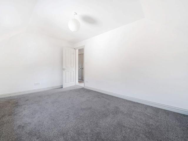 Apartment for rent in Holloway Hill, Fole