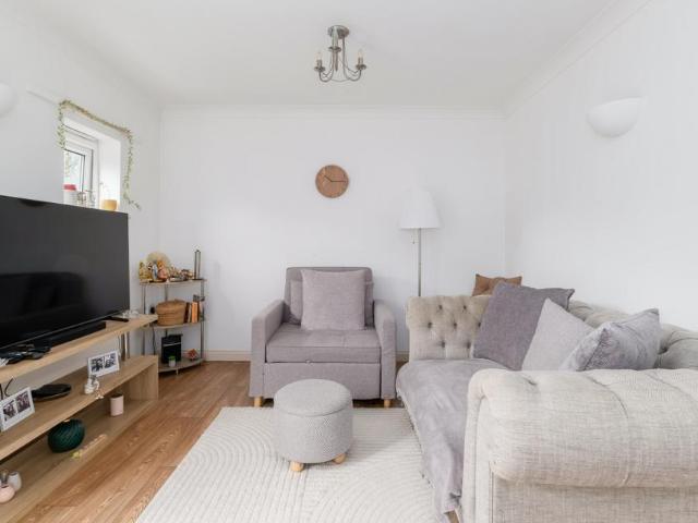 Apartment for rent in Aberfeldy Village, Blackwall