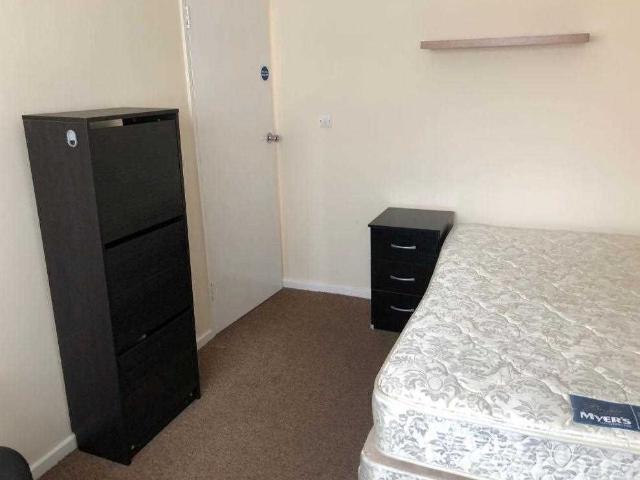 Apartment for rent in Highfield, Pouchen End