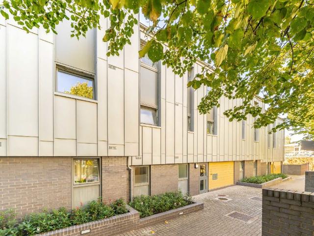 Apartment for rent in Clapham Park, Greater London