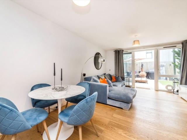 Apartment for rent in Clapham Park, Greater London