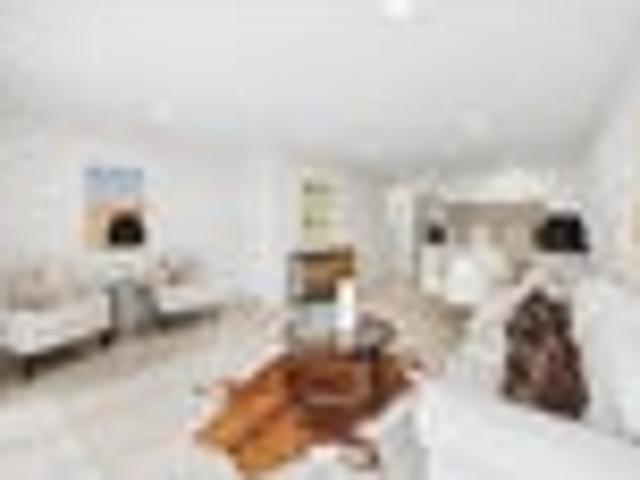 Townhouse for sale in Penrose, Oroua County
