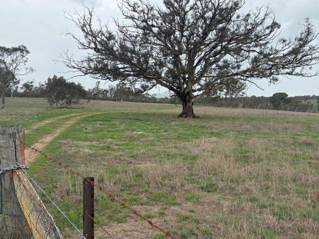 Cottage for sale in Bombay, New South Wales