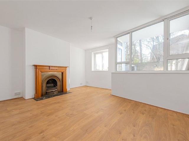 Apartment for rent in Holloway, Cat Hill