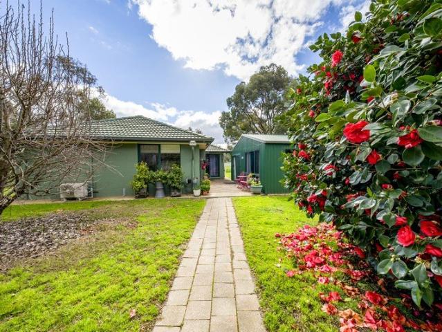 House for sale in Lima East, Victoria