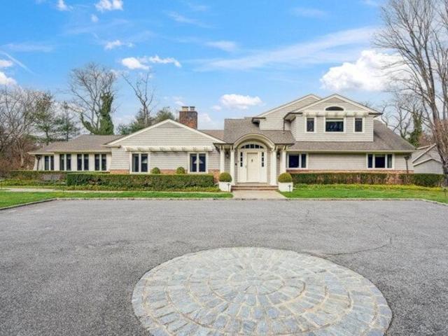 House for sale in Old Westbury