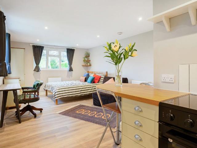 Studio for rent in Berrick Salome, Oxfordshire