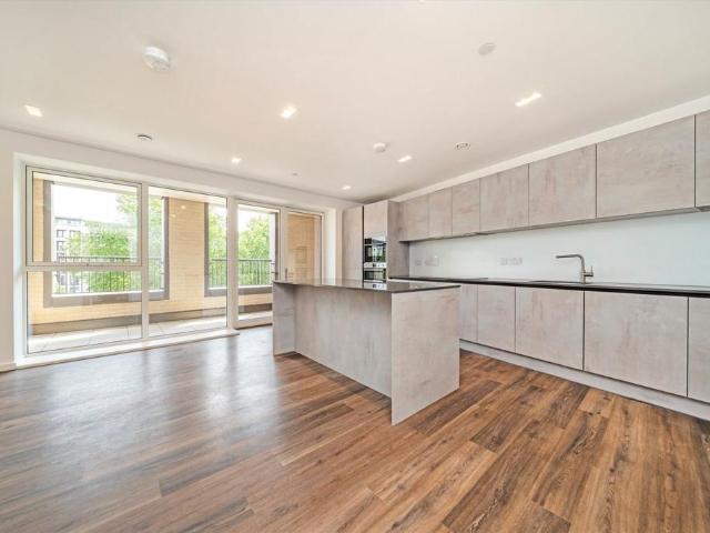 Apartment for rent in North Kensington, Greater London