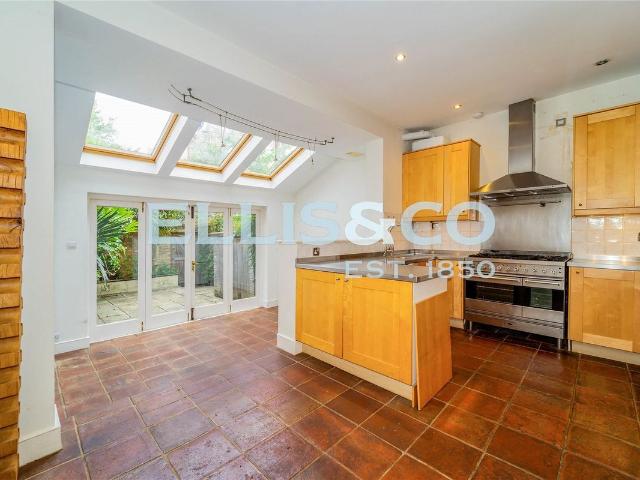 House for rent in London Borough of Ealing, Greater London