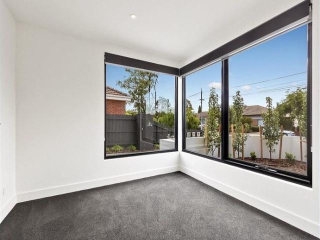 Townhouse for rent in Preston, Melbourne