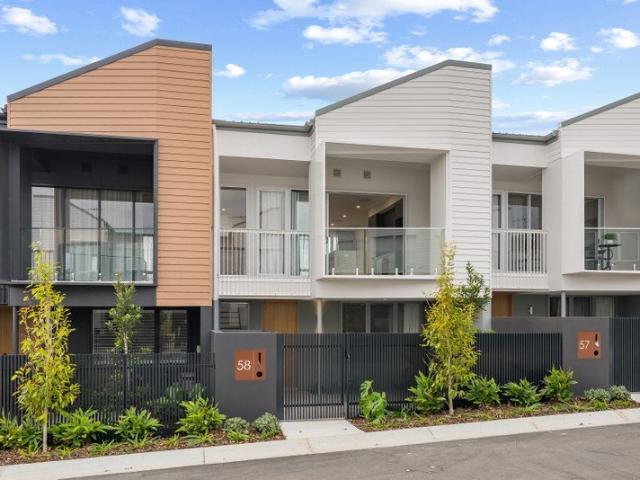 Townhouse for rent in Greville Wooloowin, Greater Brisbane