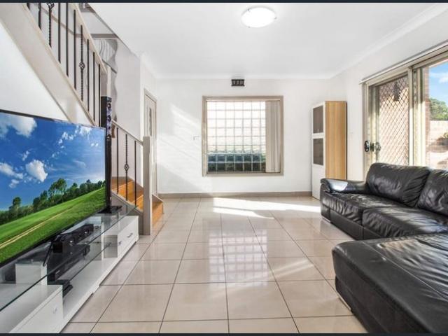 Townhouse for rent in Sydney, New South Wales