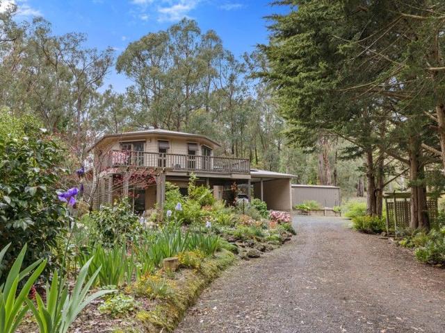 Cottage for sale in Darlimurla, Victoria