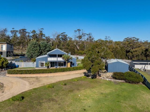 Cottage for sale in Binalong Bay, Tasmania
