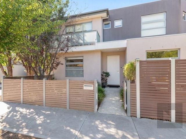 Townhouse for sale in Camerons Creek, Victoria