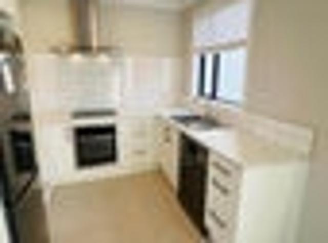 Townhouse for rent in Paremoremo